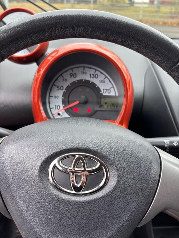 Gebraucht Toyota Aygo 68 PS (50 kW) 2013 Orange Kleinwagen