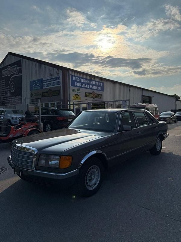 Gebraucht Mercedes 380 204 PS (150 kW) 1985 Grau Limousine