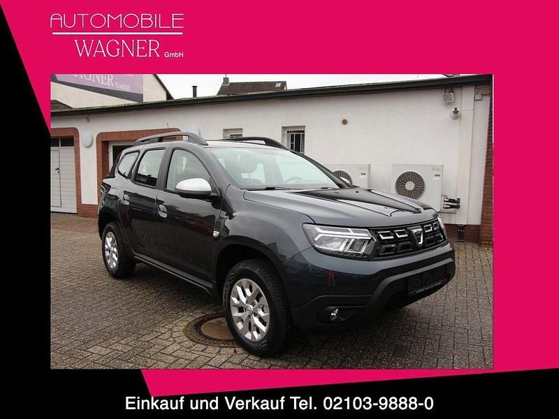 Grau Gebraucht 2022 Dacia Duster Comfort SUV | 15.990 € (Superpreis) - Bild 1/4