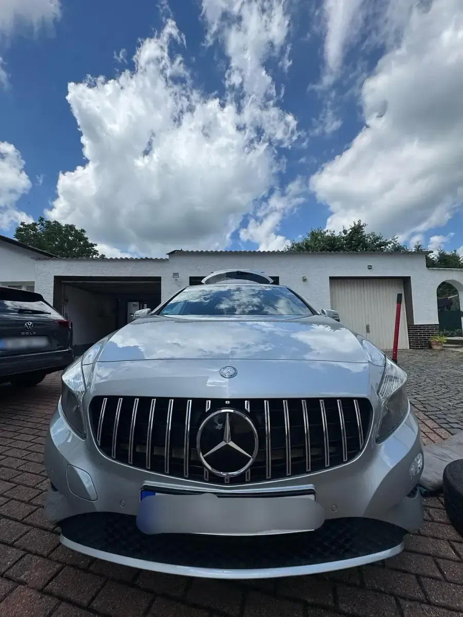 Gebraucht Mercedes A180 122 PS (89 kW) 2014 Grau Kleinwagen