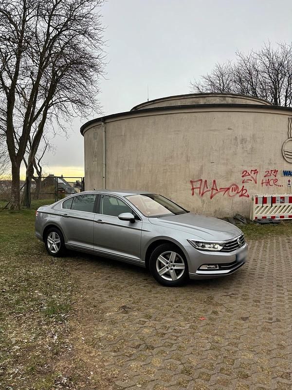 Gebraucht VW Passat 150 PS (110 kW) 2018 Grau Limousine
