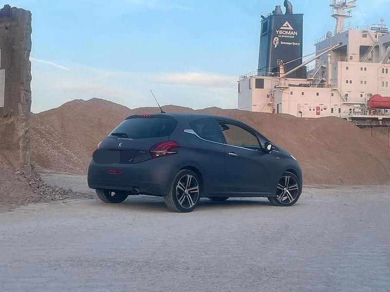 Grau Gebraucht 2015 Peugeot 208 Allure GT-Line Kleinwagen | 6.000 € (Fairer Preis) - Bild 1/4
