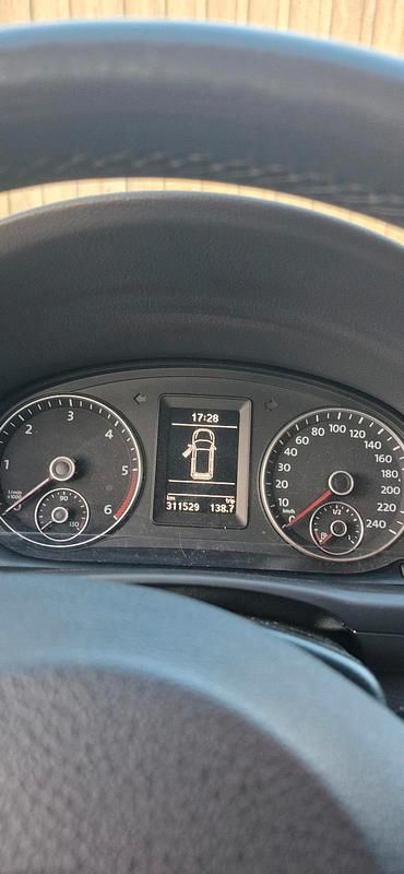 Gebraucht VW Touran 105 PS (77 kW) 2011 Silber Van / Kleinbus