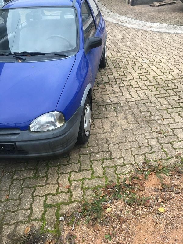 Blau Gebraucht 1997 Opel Corsa Kleinwagen | 800 € (Guter Preis) - Bild 1/4