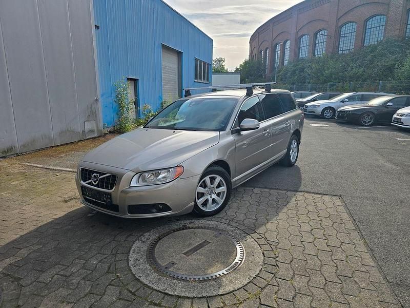 Grau Gebraucht 2012 Volvo V70 Kinetic Kombi | 6.490 € (Fairer Preis) - Bild 1/4