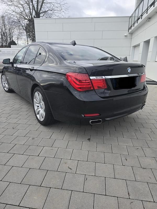 Gebraucht BMW 740 306 PS (225 kW) 2012 Schwarz Limousine