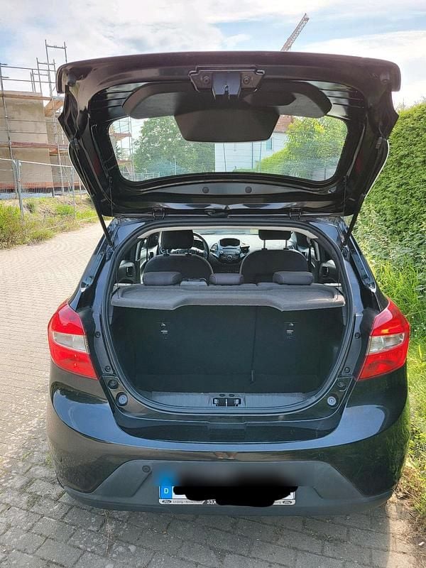 Schwarz Gebraucht 2016 Ford Ka Plus Cool & Sound Edition Kleinwagen | 4.990 € (Guter Preis) - Bild 1/4
