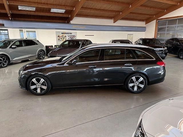 Gebraucht Mercedes C200 Avantgarde 184 PS (135 kW) 2022 Grafitgrau Kombi