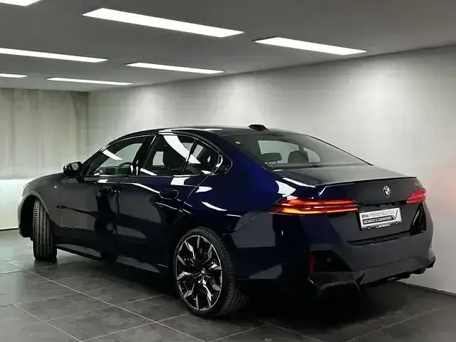 Gebraucht BMW 520 M Sport 208 PS (152 kW) 2025 Bmw individual tansanitblau Limousine