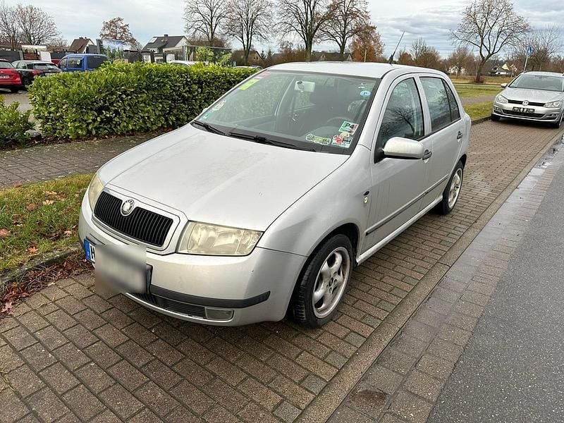 Silber Gebraucht 2004 Skoda Fabia Kleinwagen | 499 € (Superpreis) - Bild 1/4