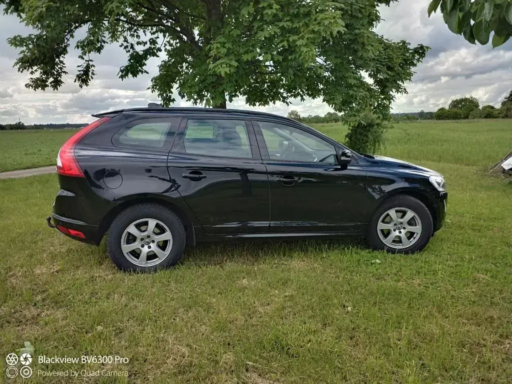 Używany Volvo XC60 Kinetic 150 KM (110 kW) 2015 Czarny SUV