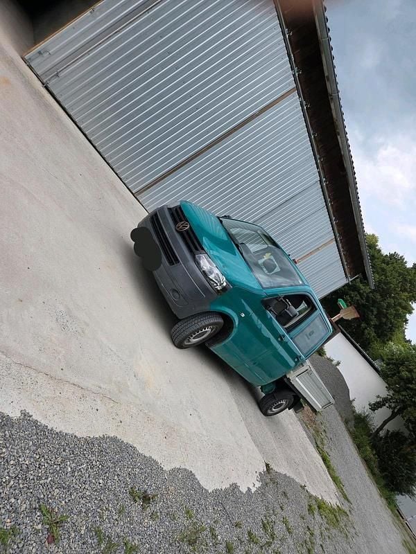Grün Gebraucht 2011 VW T5 Van | 8.000 € - Bild 1/4