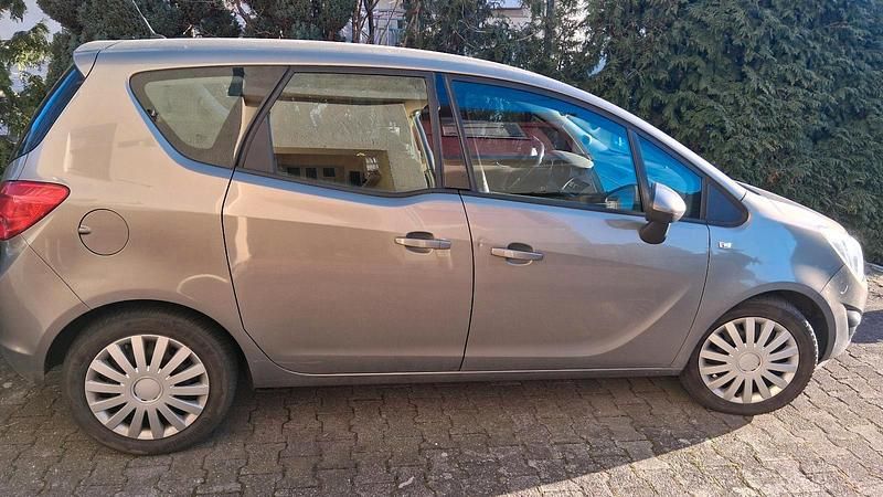 Gebraucht Opel Meriva 105 PS (77 kW) 2010 Braun Van / Kleinbus