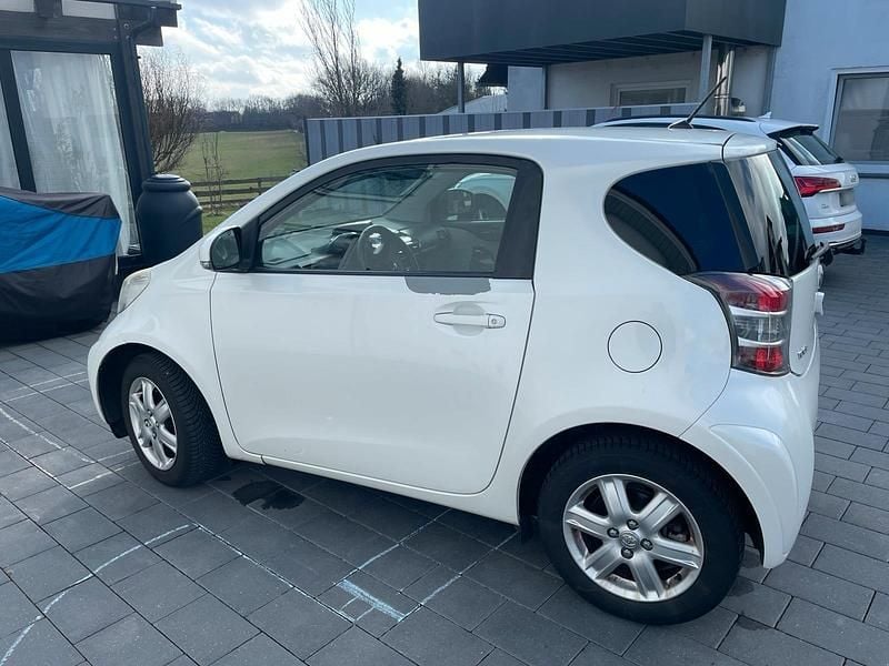 Gebraucht Toyota iQ 68 PS (50 kW) 2013 Weiß Kleinwagen