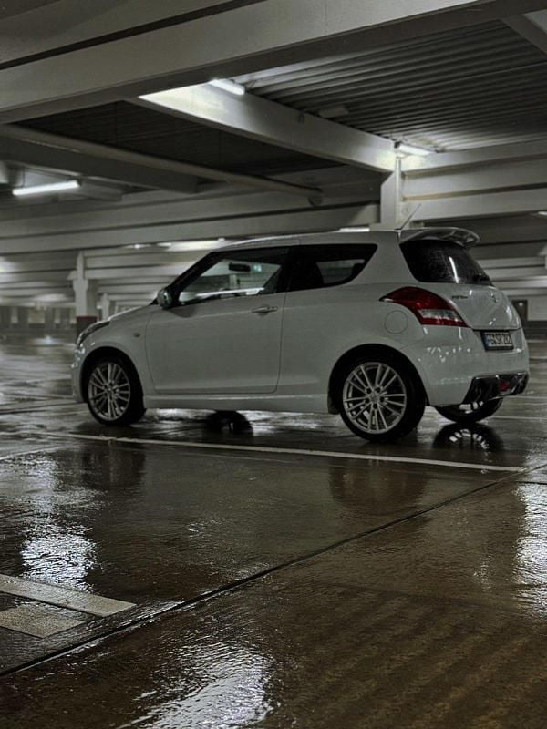 Weiß Gebraucht 2016 Suzuki Swift Sport Limousine | 9.600 € (Fairer Preis) - Bild 1/4