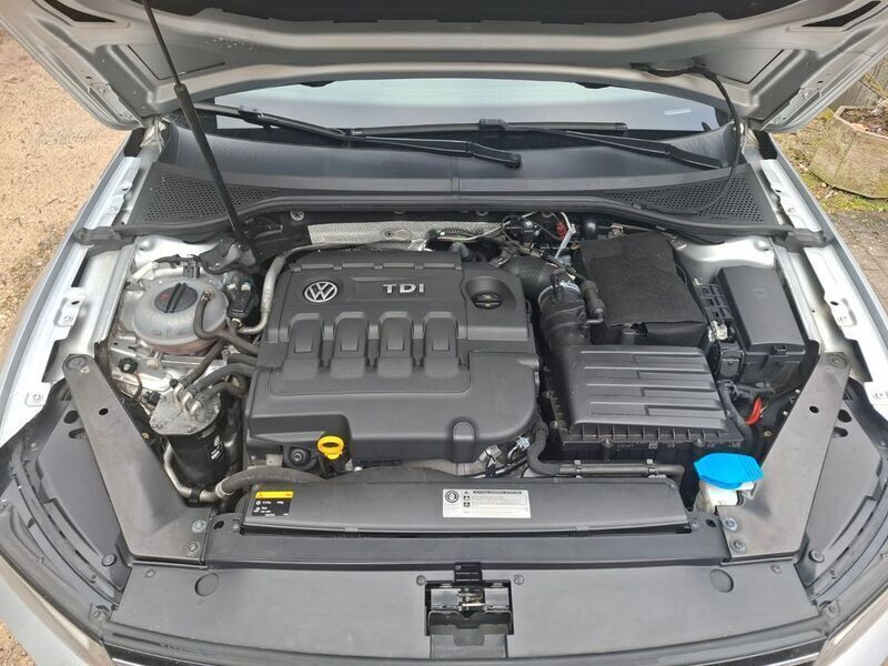 Silber Gebraucht 2016 VW Passat Comfortline Kombi | 9.900 € (Guter Preis) - Bild 1/4