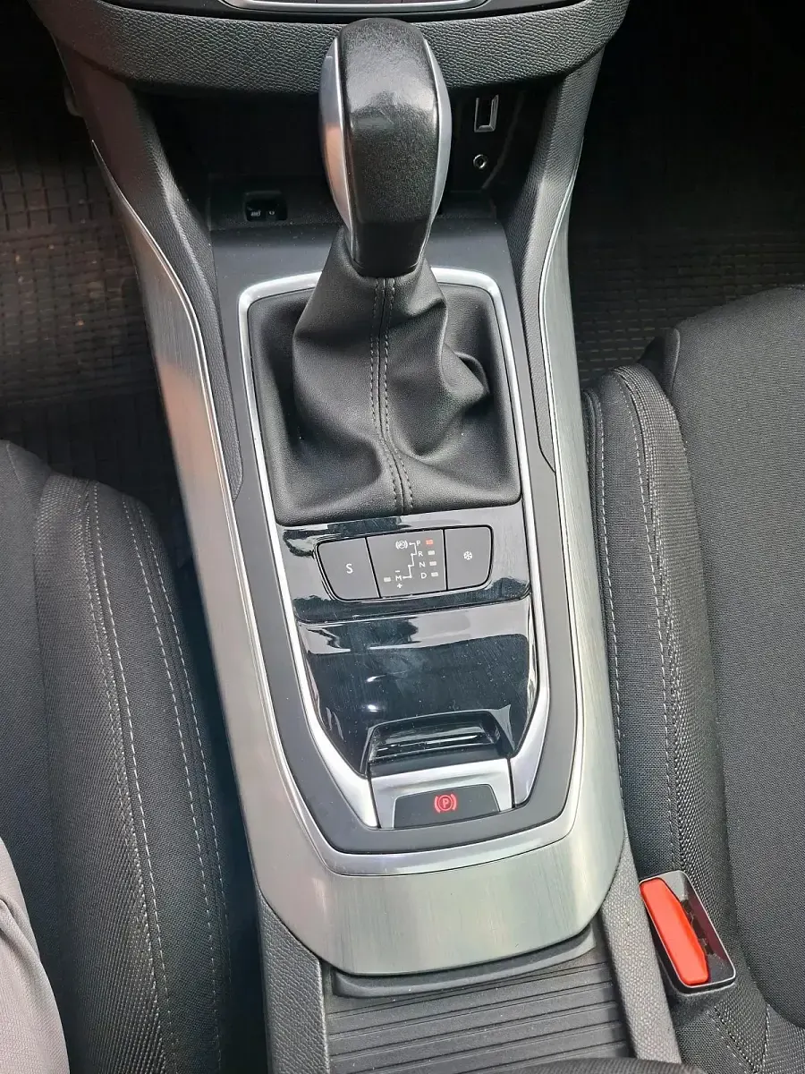 Gebraucht Peugeot 308 131 PS (96 kW) 2016 Silber Kombi