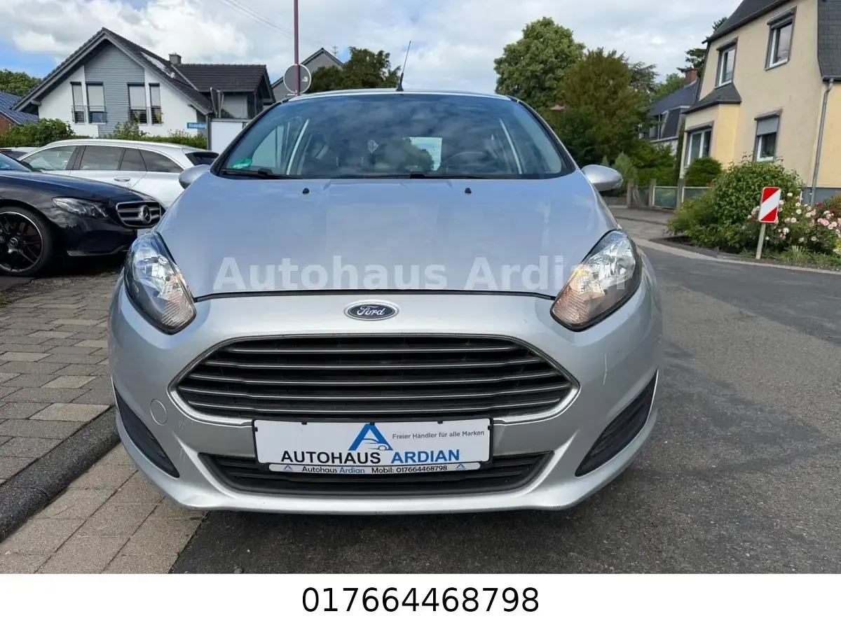 Gebraucht Ford Fiesta Trend 65 PS (47 kW) 2014 Grau Kleinwagen