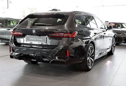 Neu BMW 530e 299 PS (219 kW) 2026 Grau Kombi