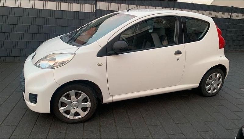 Gebraucht Peugeot 107 68 PS (50 kW) 2014 Weiß Kleinwagen