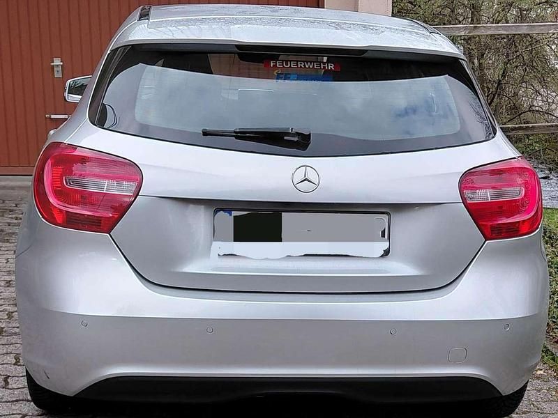 Gebraucht Mercedes 180 122 PS (89 kW) 2015 Silber Limousine