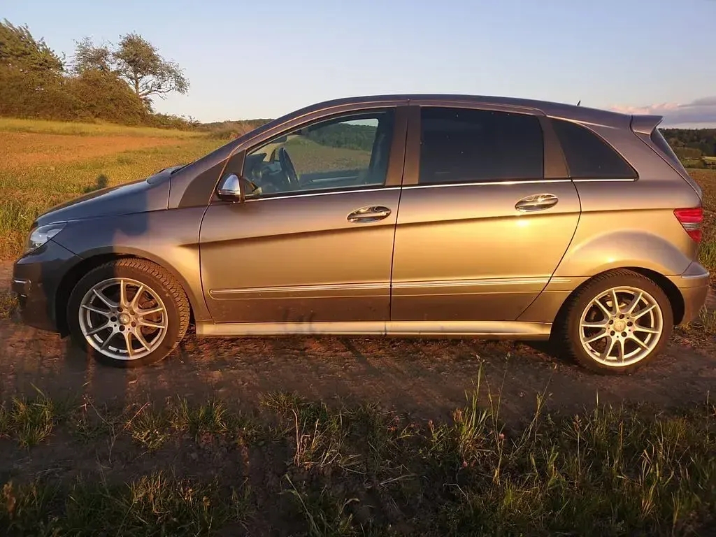 Gebraucht Mercedes B200 136 PS (100 kW) 2010 Grau Van / Kleinbus