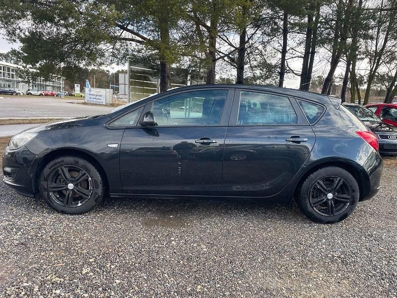 Gebraucht Opel Astra Active 101 PS (74 kW) 2013 Schwarz Limousine