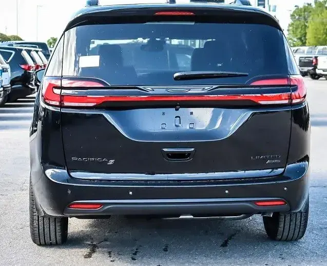 Neu Chrysler Pacifica Limited 291 PS (214 kW) 2026 Schwarz Van
