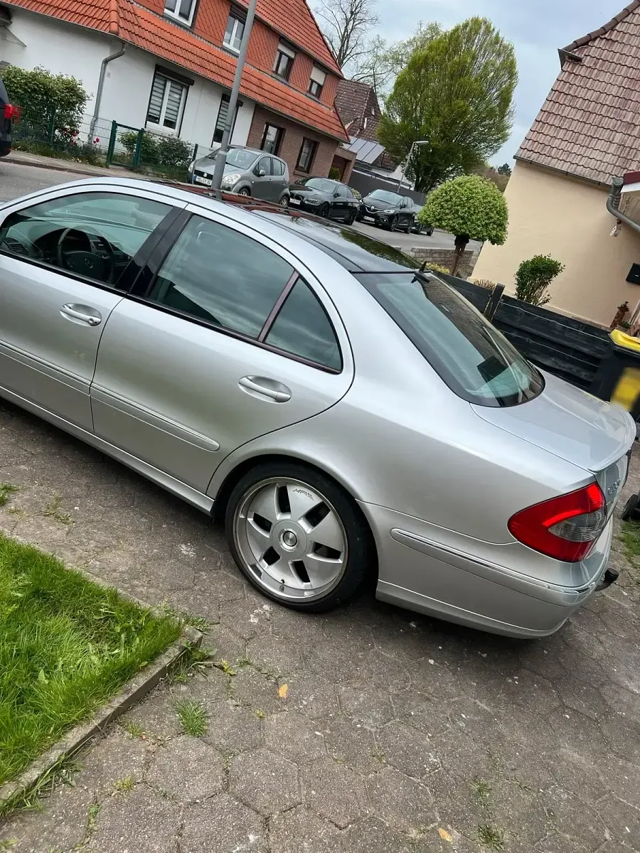 Gebraucht Mercedes E240 177 PS (130 kW) 2002 Silber Limousine