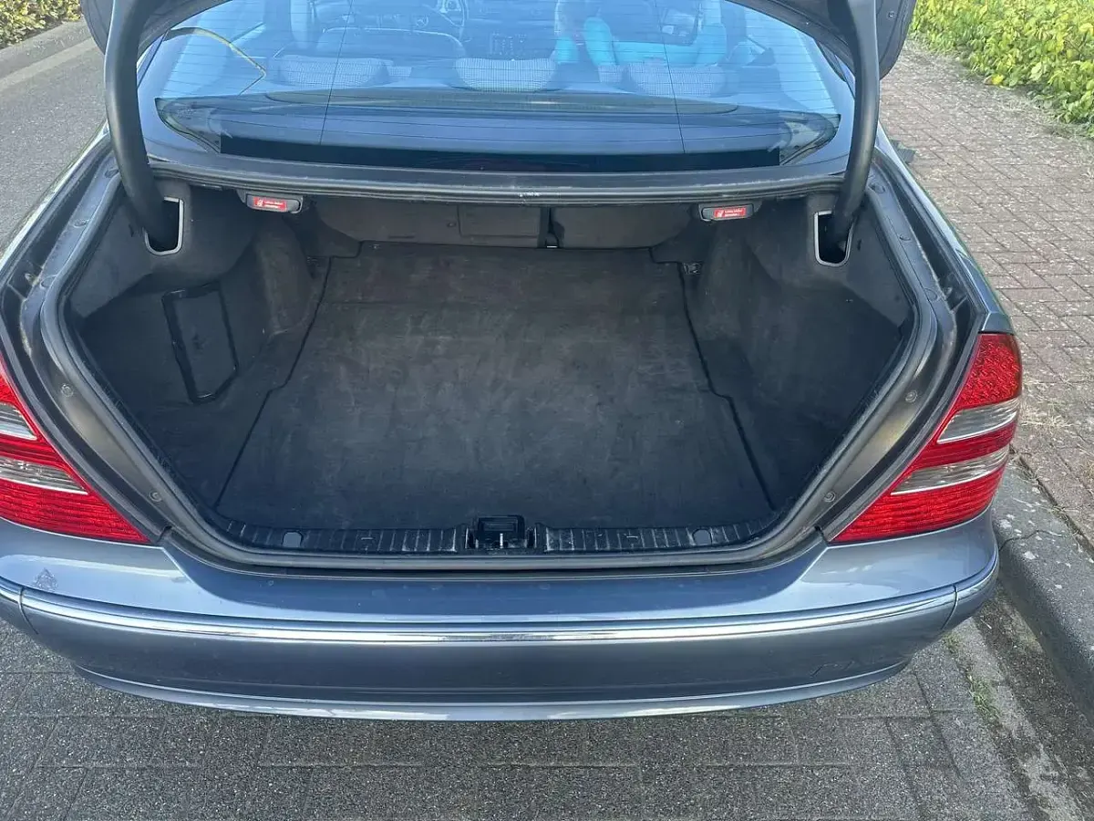 Gebraucht Mercedes E270 Avantgarde 177 PS (130 kW) 2003 Limousine