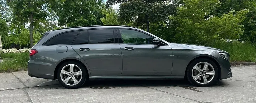 Usado Mercedes E220 AMG line 194 CV (142 kW) 2017 Gris Berlina