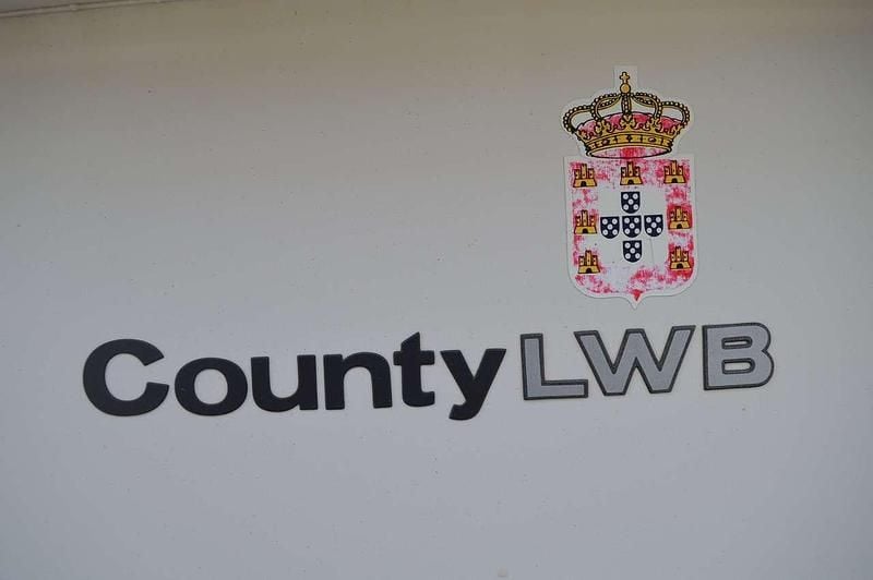 Weiß Gebraucht 1992 Land Rover Range Rover Classic SUV | 75.000 € - Bild 1/4