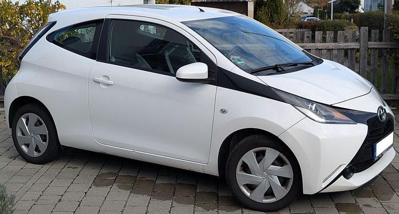 Gebraucht Toyota Aygo 69 PS (50 kW) 2014 Weiß Kleinwagen