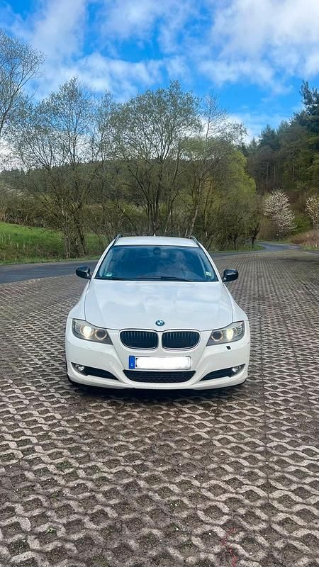 Gebraucht BMW 320 170 PS (125 kW) 2009 Weiß Kombi