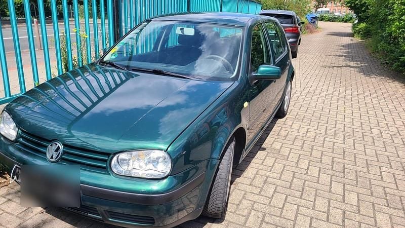 Grau Gebraucht 1999 VW Golf IV Kleinwagen | 300 € (Superpreis) - Bild 1/4