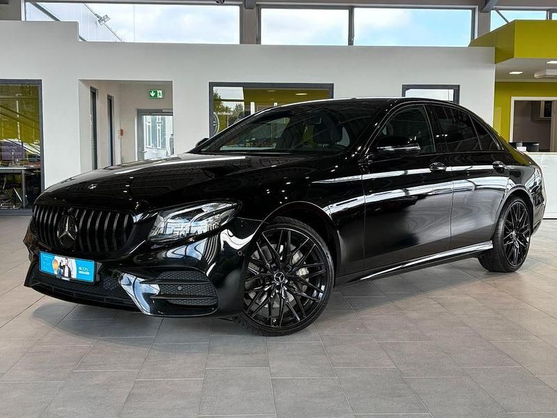 Schwarz unilack Gebraucht 2018 Mercedes E400 Limousine | 36.995 € - Bild 1/4
