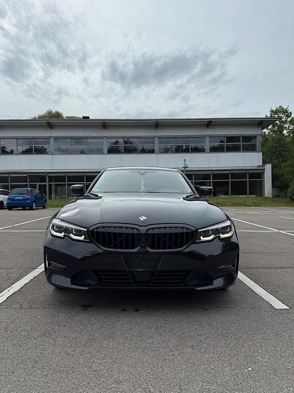 Schwarz Gebraucht 2019 BMW 330 Limousine | 27.000 € (Guter Preis) - Bild 1/4