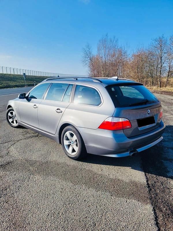 Gebraucht BMW 520 163 PS (119 kW) 2010 Grau Kombi