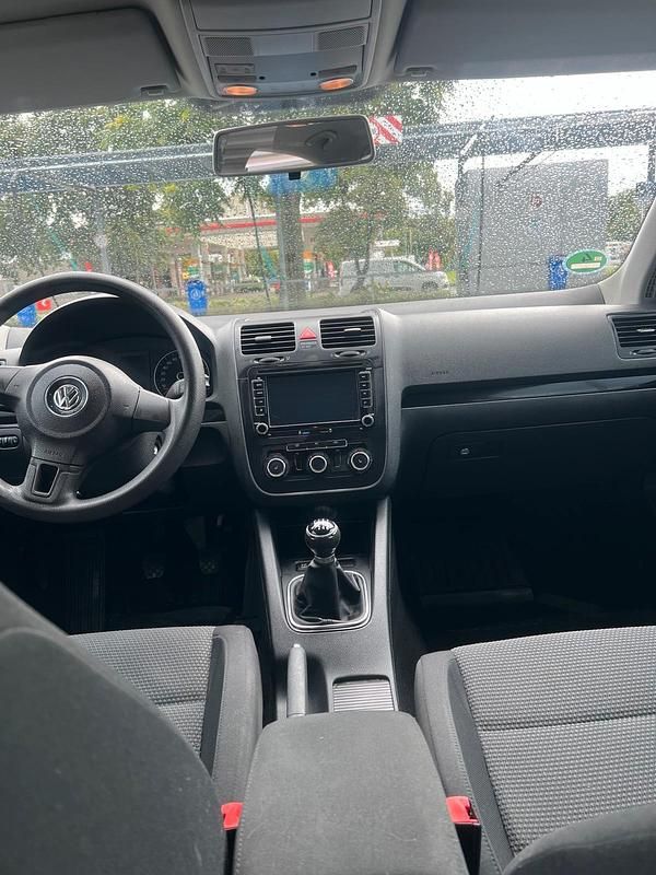 Gebraucht VW Jetta 122 PS (89 kW) 2009 Silber Limousine