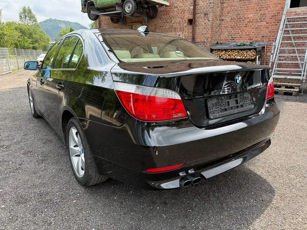 Gebraucht BMW 520 Sport Line 170 PS (125 kW) 2004 Schwarz Limousine