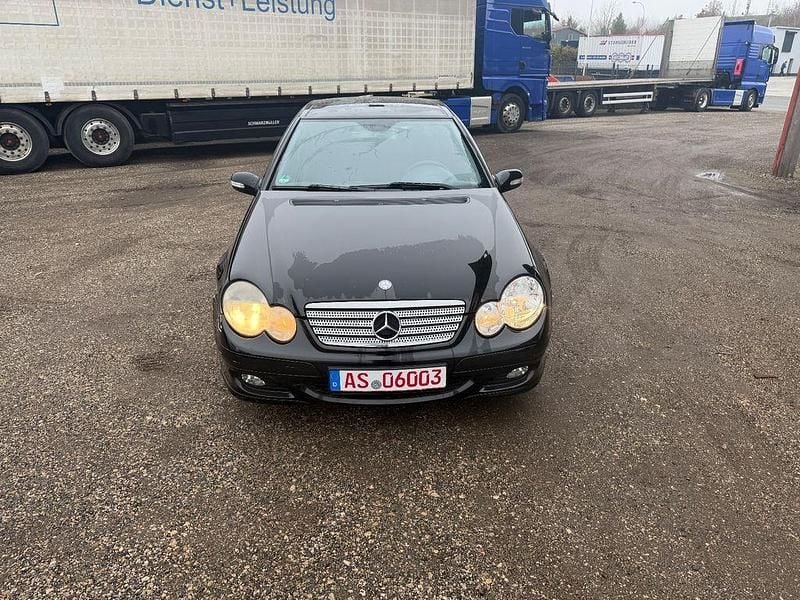 Schwarz Gebraucht 2005 Mercedes C180 Limousine | 1.990 € (Superpreis) - Bild 1/4