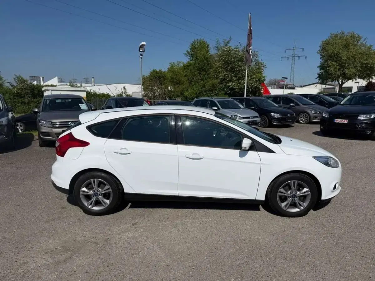 Gebraucht Ford Focus SYNC Edition 176 PS (129 kW) 2013 Frozen white Limousine