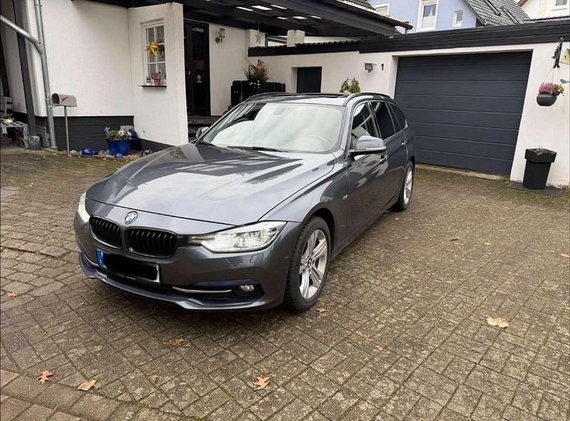Grau Gebraucht 2016 BMW 320 Sport Line Kombi | 10.900 € (Superpreis) - Bild 1/4