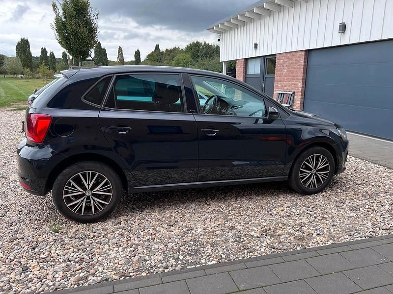 Schwarz Gebraucht 2017 VW Polo Comfortline Kleinwagen | 9.500 € (Fairer Preis) - Bild 1/4
