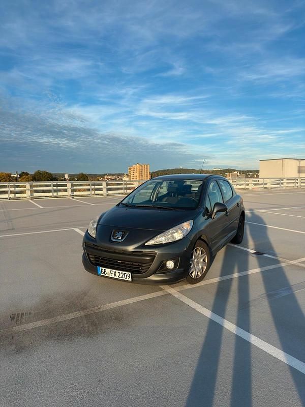 Grau Gebraucht 2010 Peugeot 207 Kleinwagen | 2.600 € - Bild 1/4