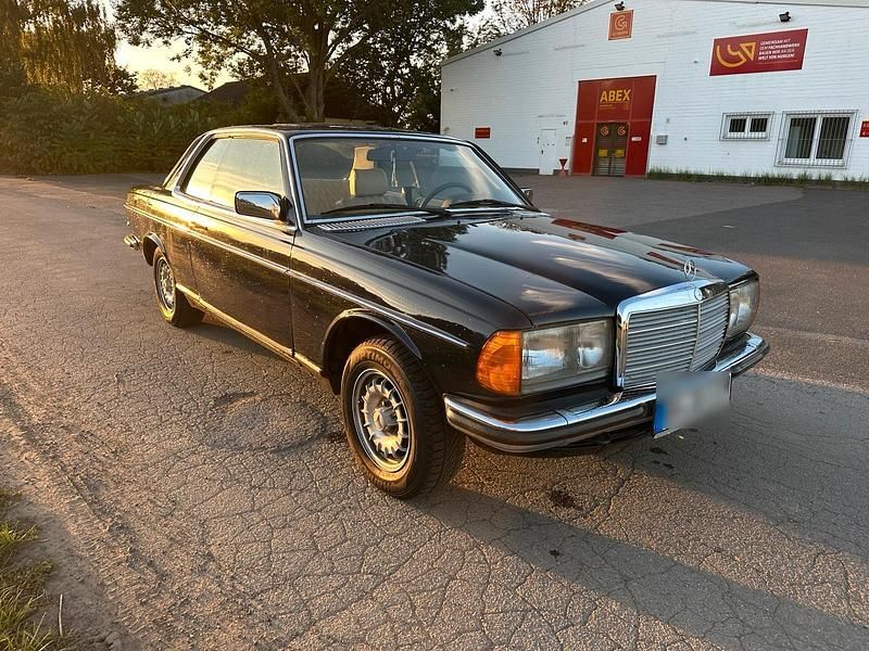 Gebraucht Mercedes 230 136 PS (100 kW) 1981 Blau Coupé