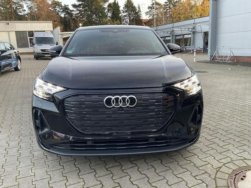 Gebraucht Audi e-tron Sportback 125 kW (170 PS) 2022 Mythosschwarz (metallic) SUV