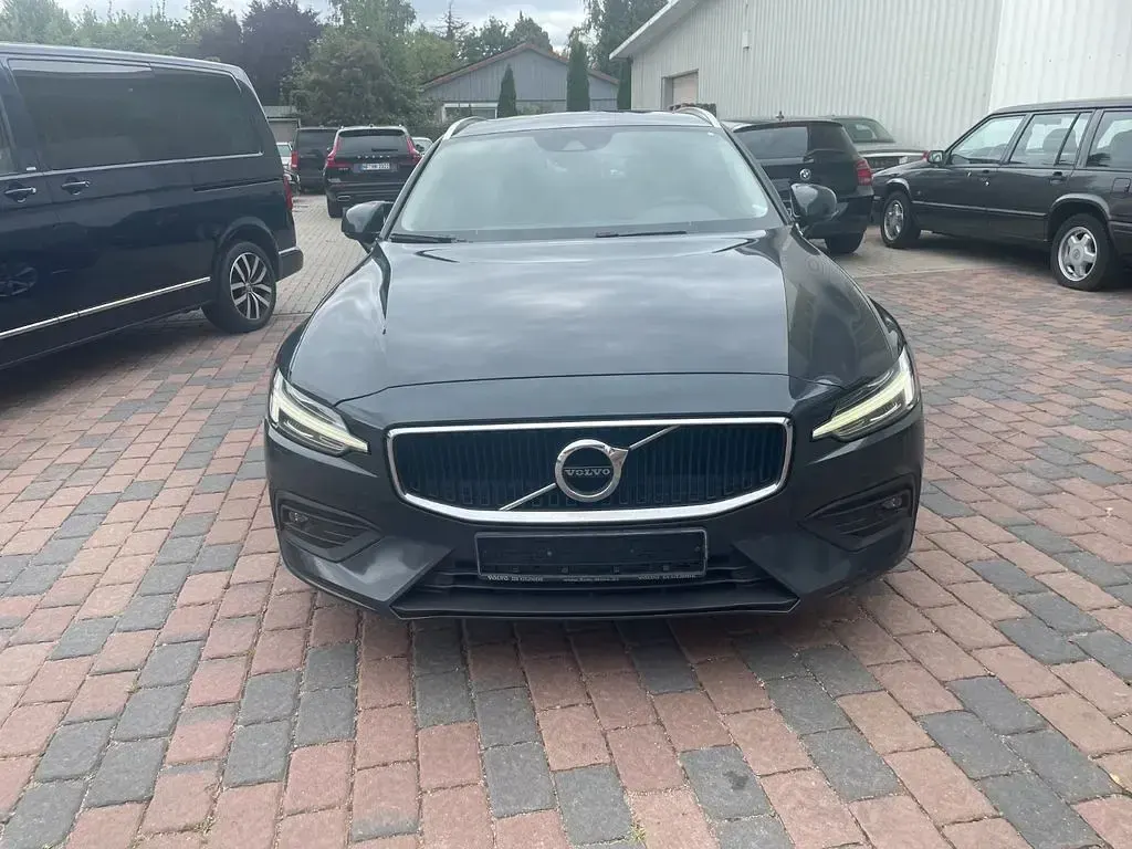Gebraucht Volvo V60 Momentum 150 PS (110 kW) 2018 Grau Kombi