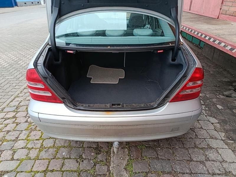 Gebraucht Mercedes C180 Classic 129 PS (94 kW) 2002 Silber Limousine