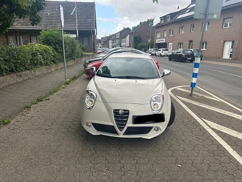 Weiß Gebraucht 2009 Alfa Romeo MiTo Kleinwagen | 4.500 € (Teuer) - Bild 1/4